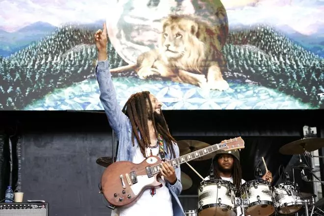 Así bailó Santiago con el reggae de Julian Marley