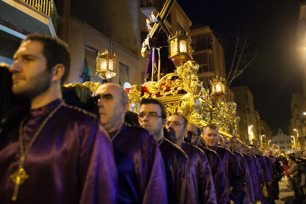 Elche arropa a la Mare de Déu de les Bombes