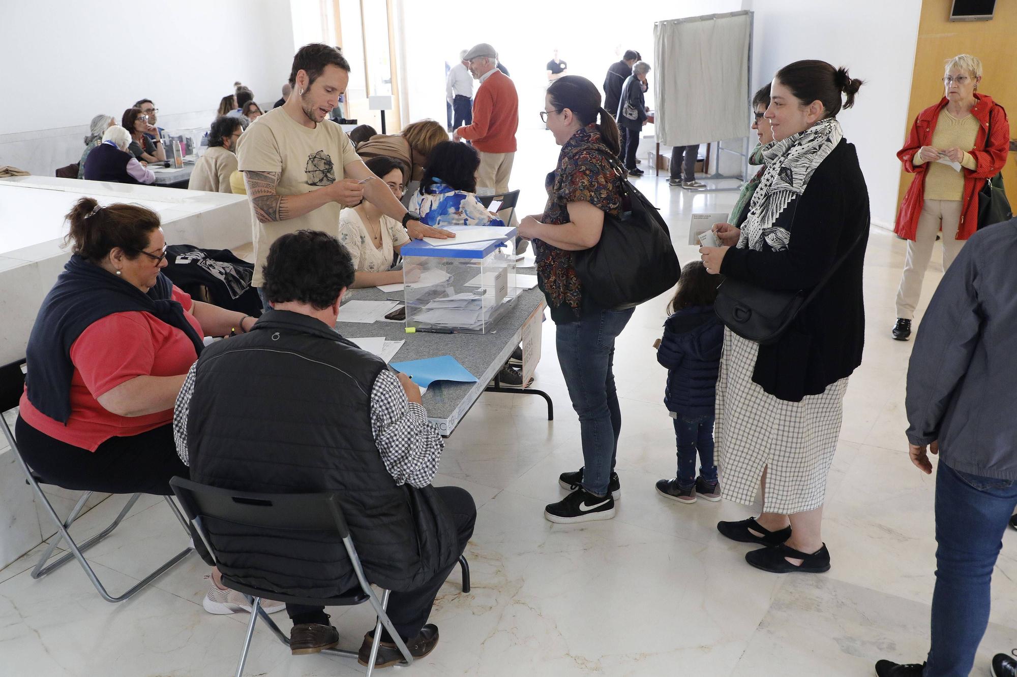 Así fue la jornada electoral en Santiago: las imágenes