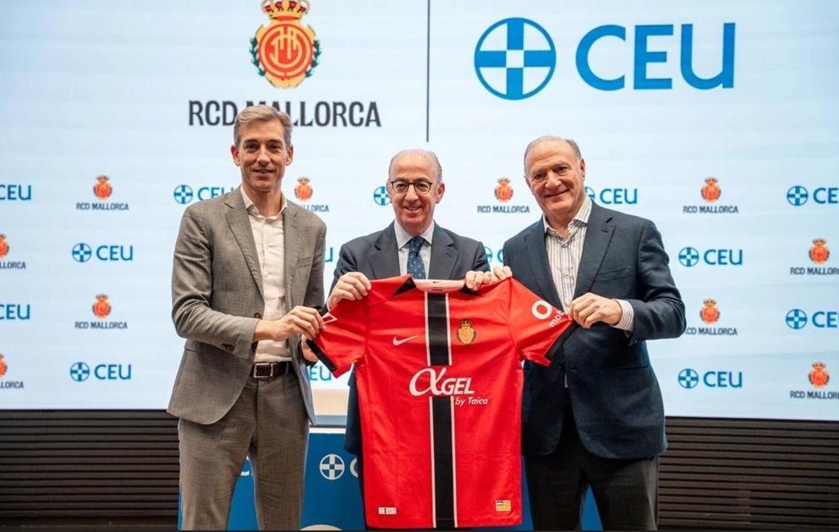 Alfonso Díaz y Andy Kohlberg, junto a Javier Tello, director general de Fundación Universitaria San Pablo CEU.