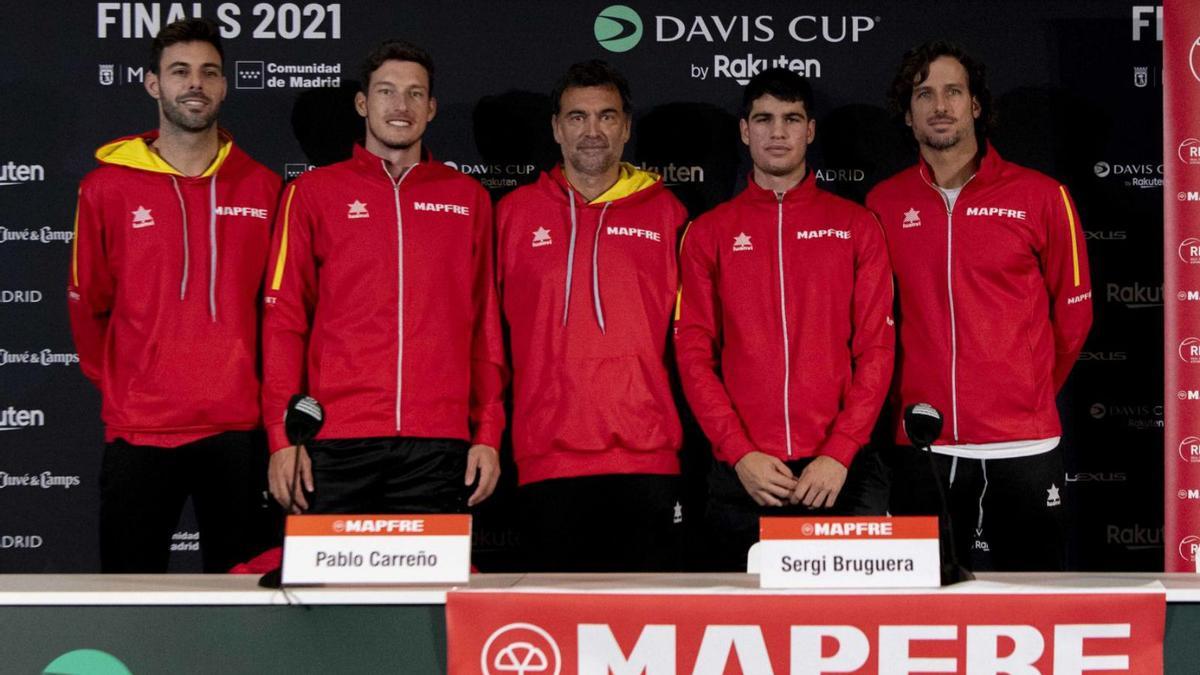 Carlos Alcaraz, segundo por la derecha, junto al resto del equipo español. | ÁLVARO DÍAZ/RFET