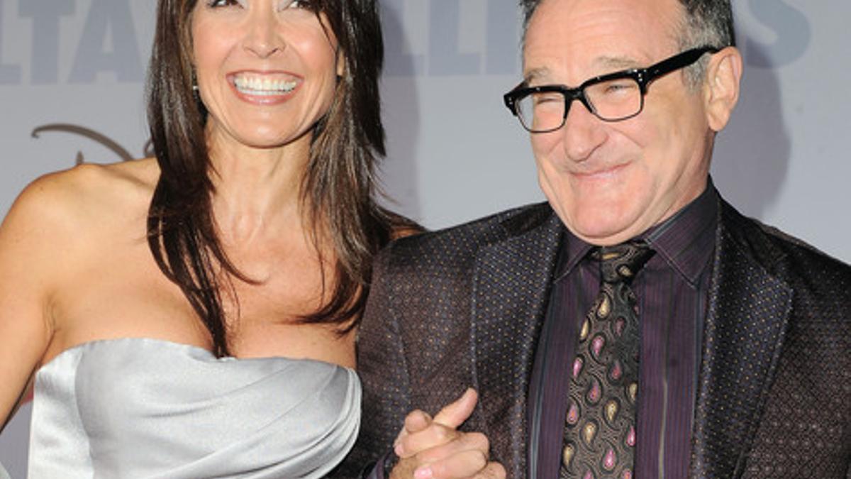 Fotografía de archivo de Robin Williams con su esposa Susan Schneider.