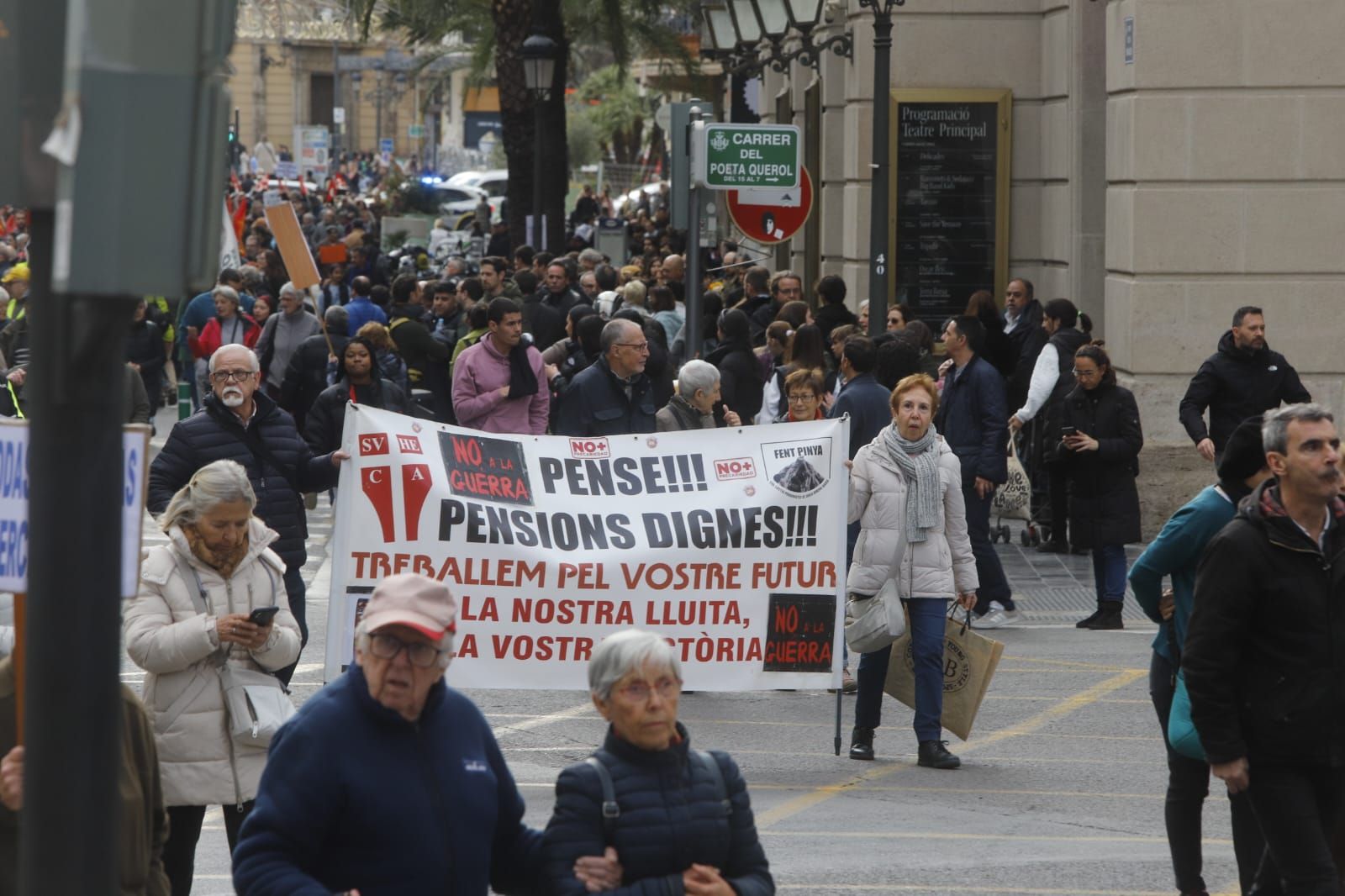 Cientos de valencianos claman por la paz en Ucrania