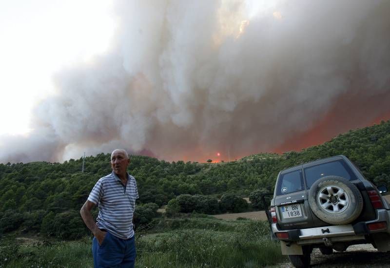 Fotogalería del incendio en el término de Luna en las Cinco Villas