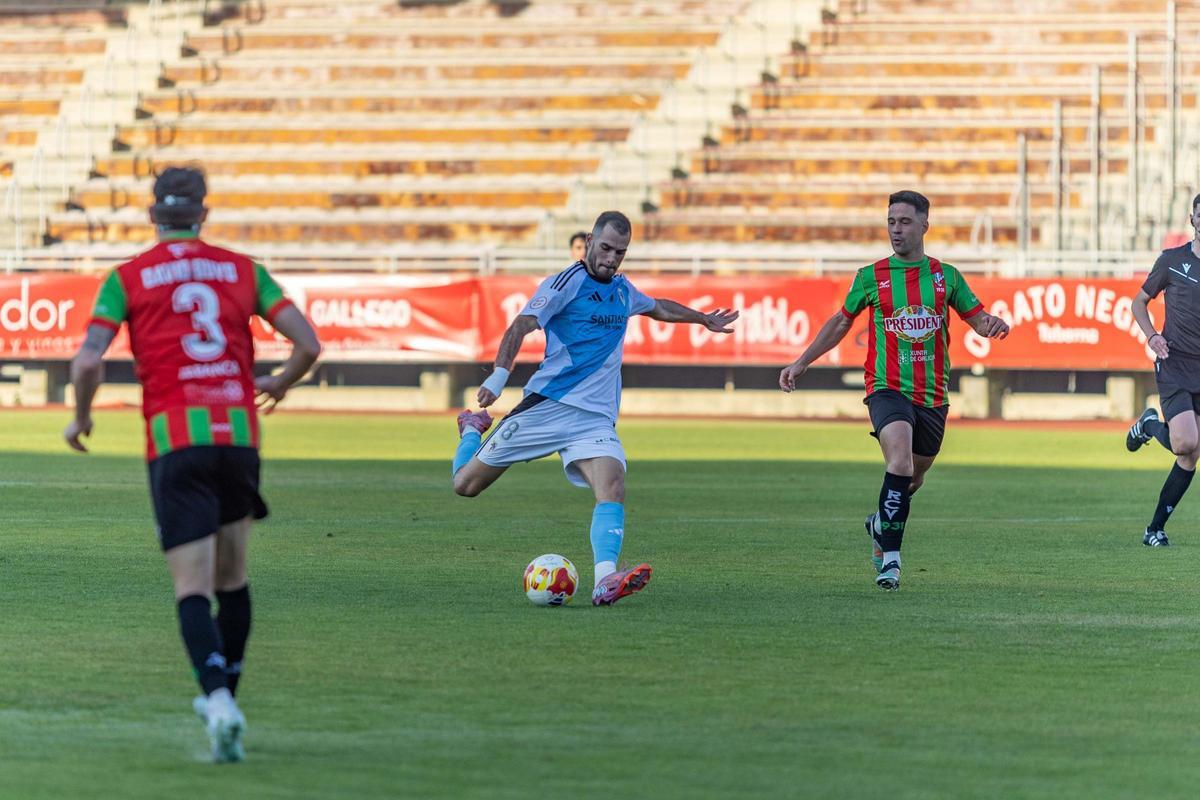El Compostela cede un empate ante el Racing Villalbés en San Lázaro