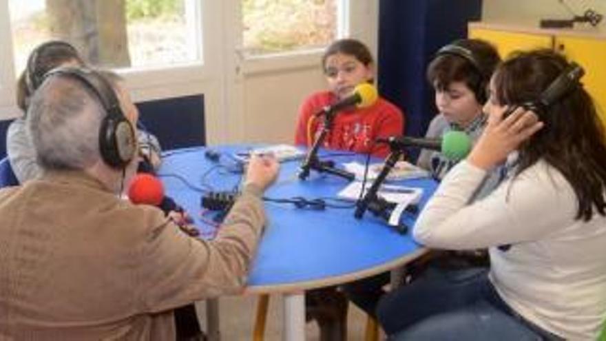 La radio se instala en los colegios de O Salnés