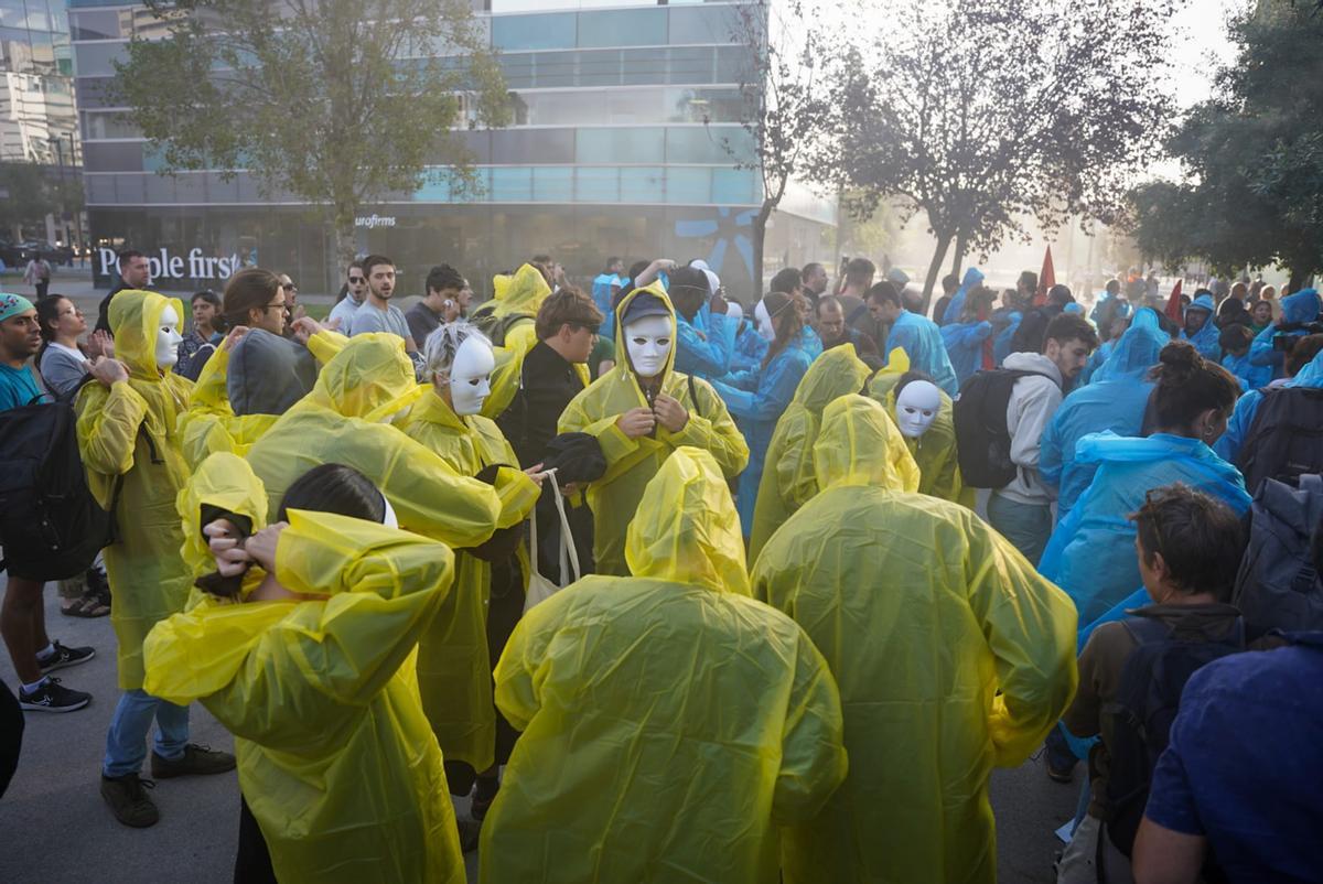 La feria inmobiliaria The District de Barcelona abre entre protestas de activistas