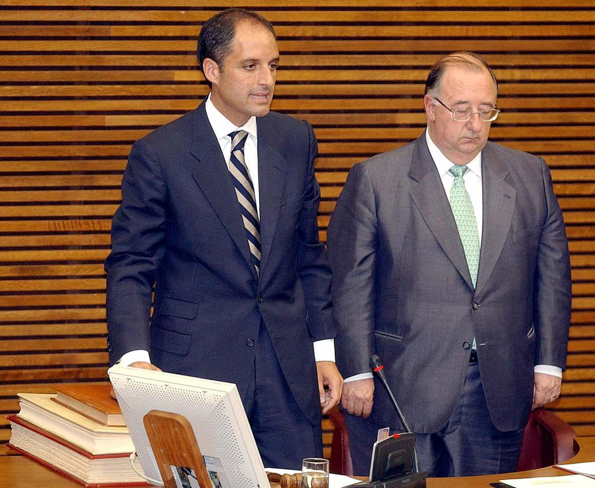 Francisco Camps y Julio de España, presidentes de la Generalitat y de las Cortes, en una imagen de 2003.