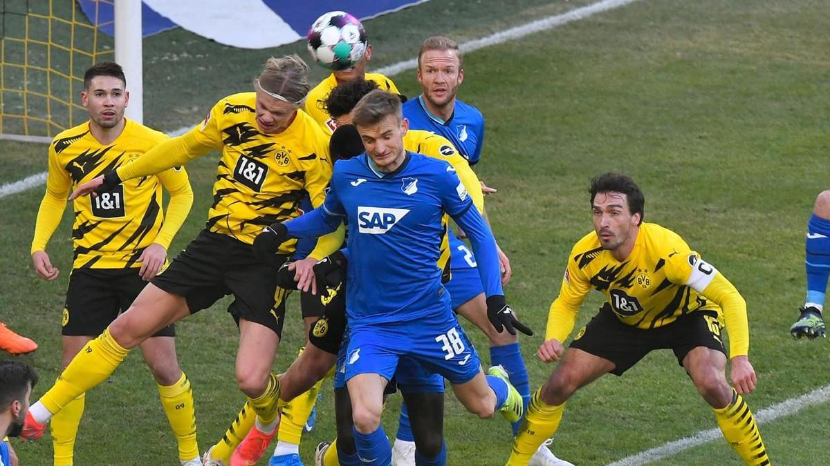 Saque de esquina en el Signal Iduna Park
