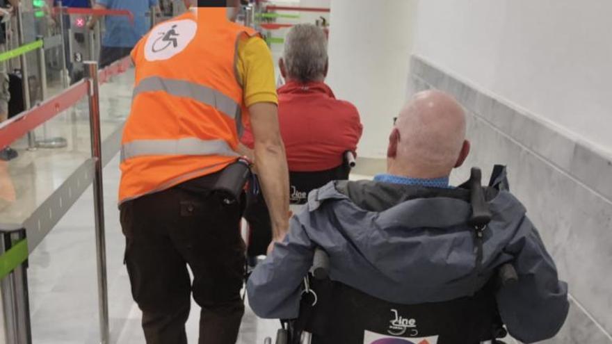 Olvidan a dos pasajeros mayores con movilidad reducida en el Aeropuerto de Lanzarote