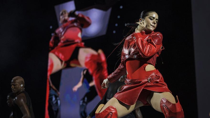 Vídeo: Colpegen Rosalía a la cara al mig d&#039;un concert del Motomami World Tour