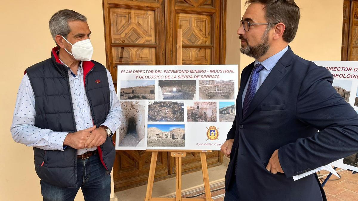 Miguel Buendía y Diego José Mateos, durante el anuncio de la redacción del proyecto.