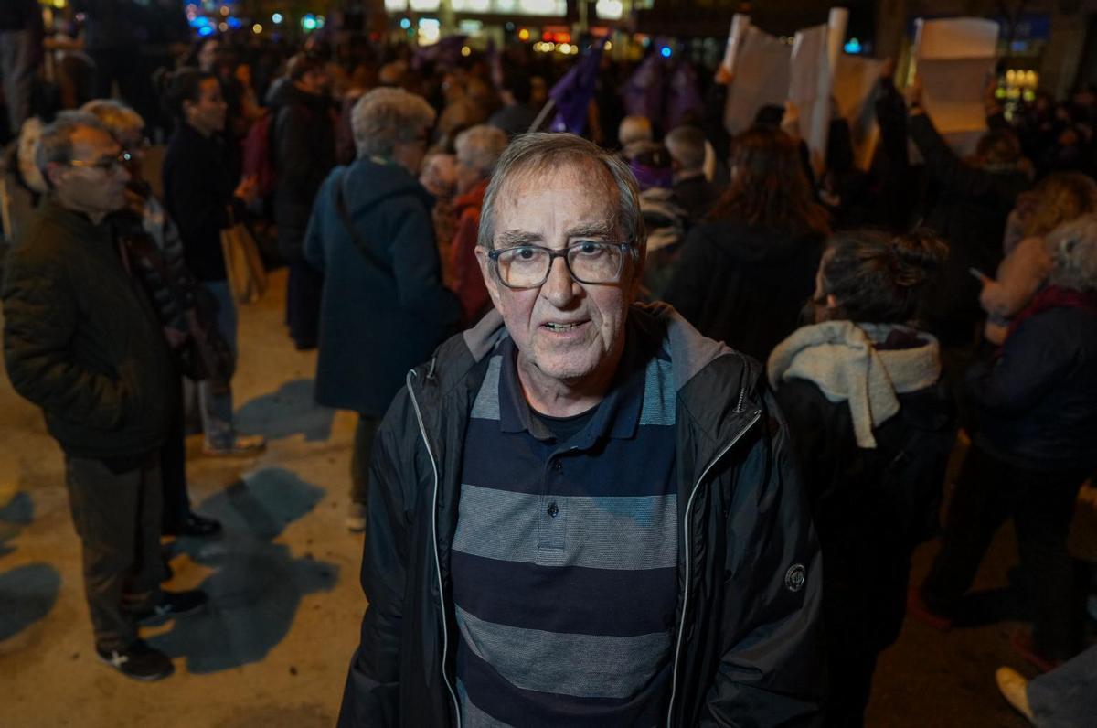Juan Antonio García, de 85 años, este martes en la manifestación del 25N en Barcleona