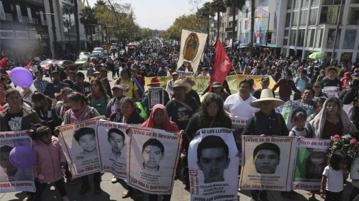 mexico-peregrinacion-ayotzinapa