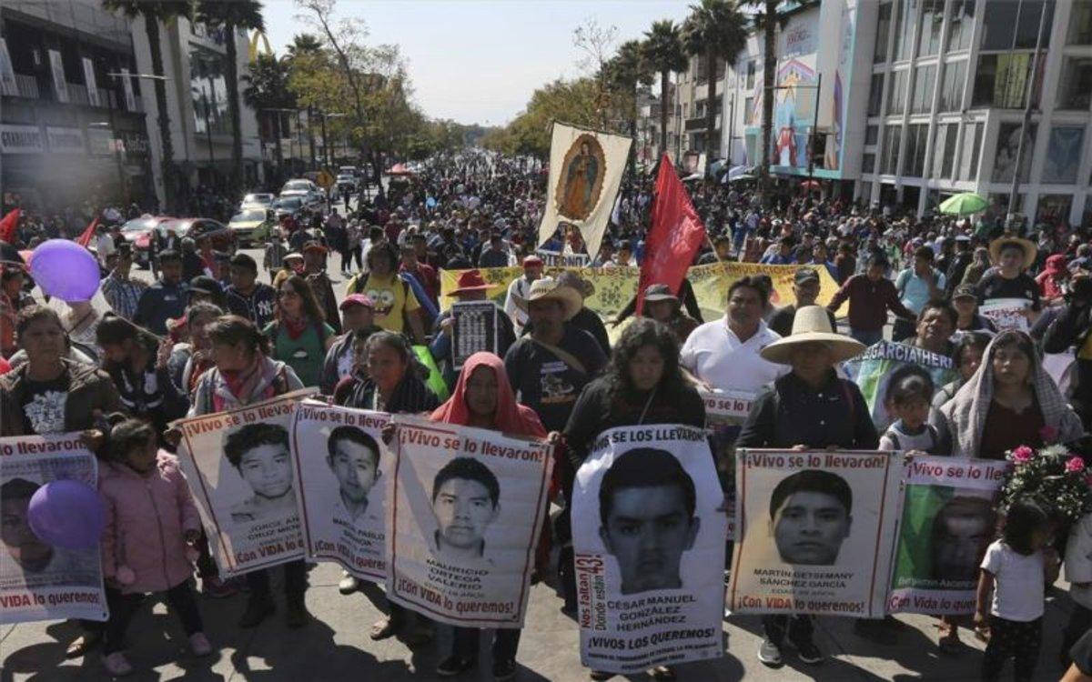 mexico-peregrinacion-ayotzinapa