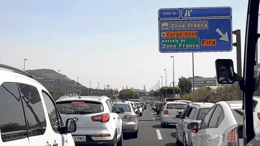 Corte en la Gran Via de Barcelona contra los encarcelamientos