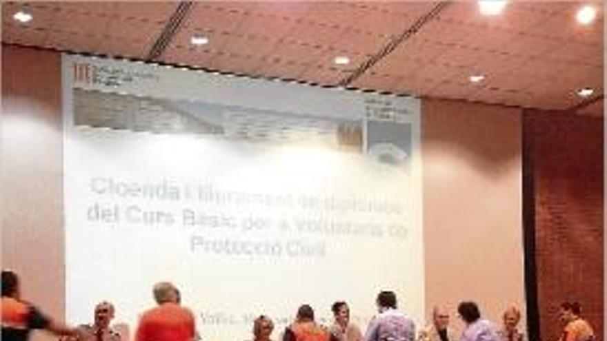 Els voluntaris de protecció civil reben el diploma