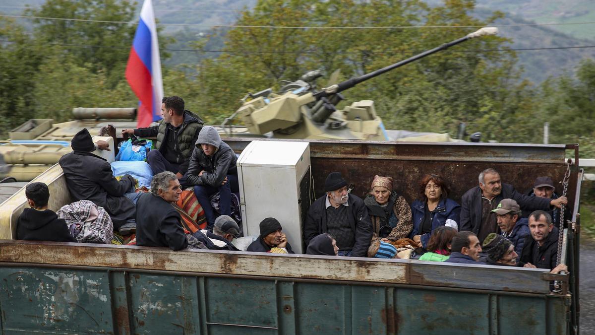 Más de 100.000 personas con rasgos identitarios propios, dejada a su suerte y sin otra alternativa que poner rumbo a Armenia.