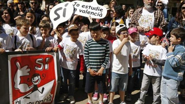 Alumnos del CEIP Cervantes de Valencia en la 'Trobada' del pasado domingo.