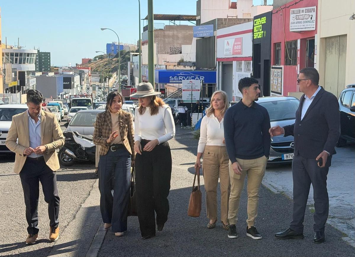 Miembros de Coalición Canaria en el Cabildo de Gran Canaria en una visita al polígono de Miller Bajo.