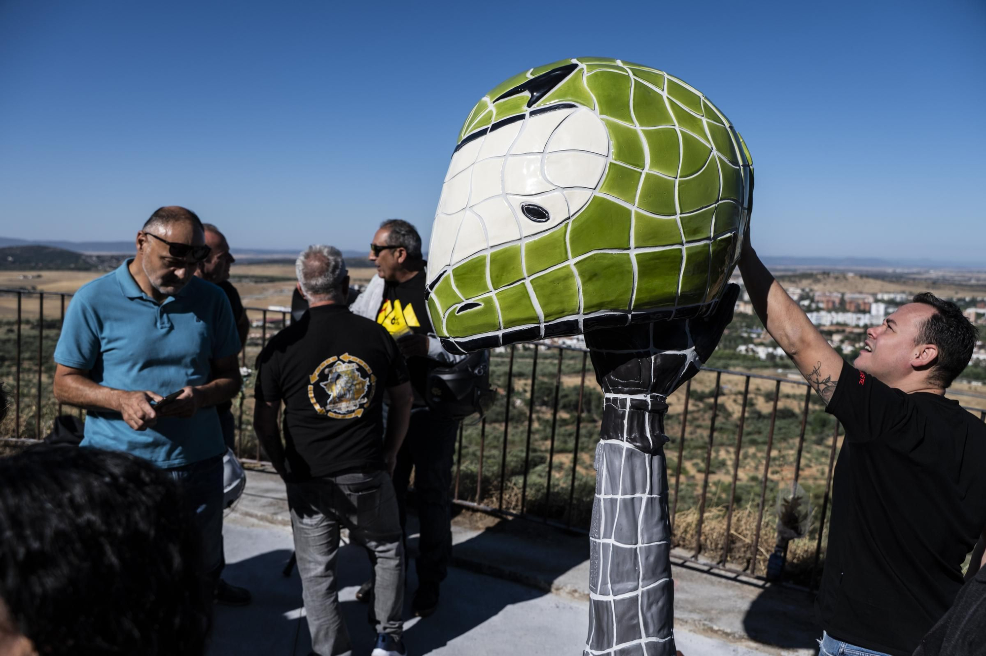 Fotogalería | Así es el monumento al motero ausente de Cáceres