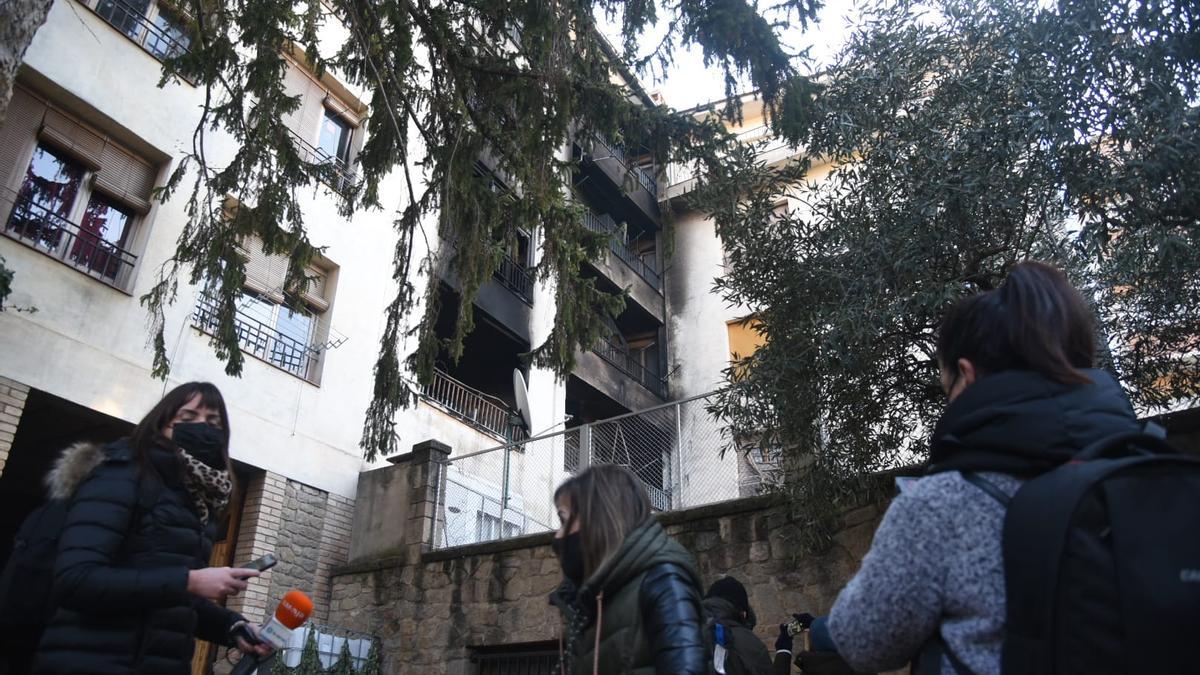 El després de l'incendi d'un bloc de pisos al centre de Solsona