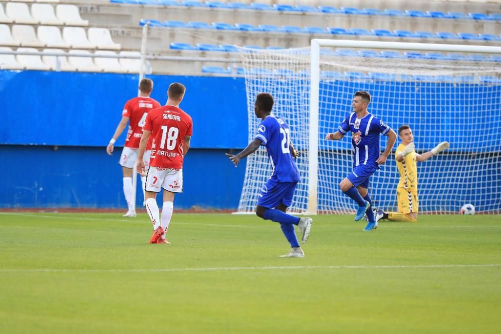 Toril sentencia al Lorca y da el primer triunfo al Real Murcia