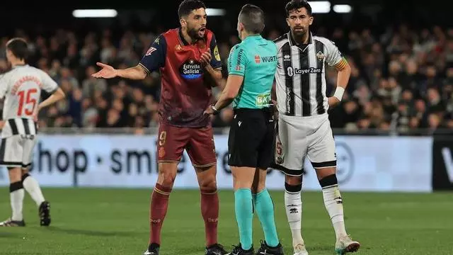 ¡El Castellón se coloca líder en la clasificación después de vencer al Deportivo!