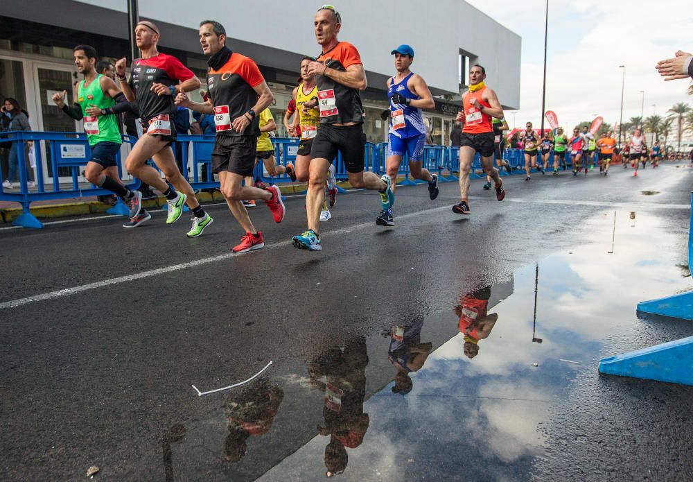 Las mejores imágenes de la 30 edición de la Media Maratón de Santa Pola