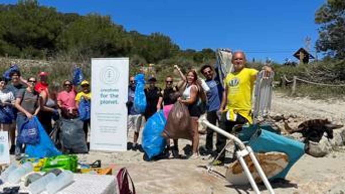 Recogida de residuos en ses Salines.