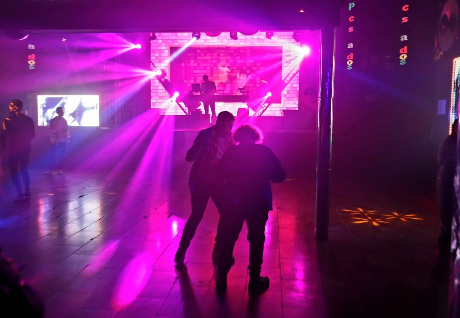 Fiesta homenaje a las madres del colectivo LGTBI+ en València