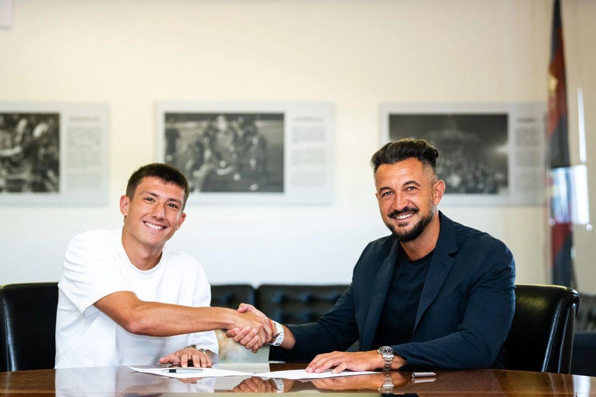 El Villarreal CF y el Levante UD hicieron oficial este martes la cesión de Thiago Fernández al conjunto granota.