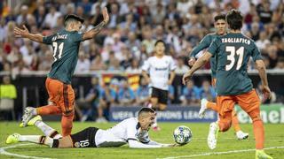 El Ajax devuelve al barro al Valencia con un 0-3