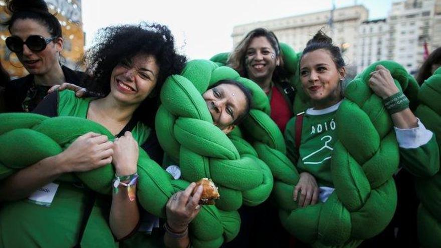 Buenos Aires se tiñe de verde por la crisis climática y el aborto legal