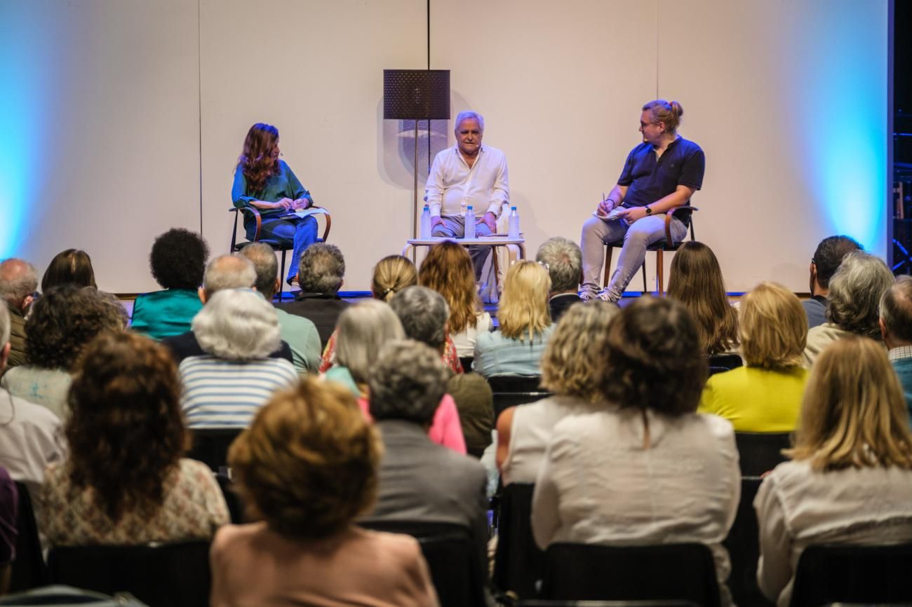 Presentación del libro de Juan Cruz Ruiz 'Mil doscientos pasos'