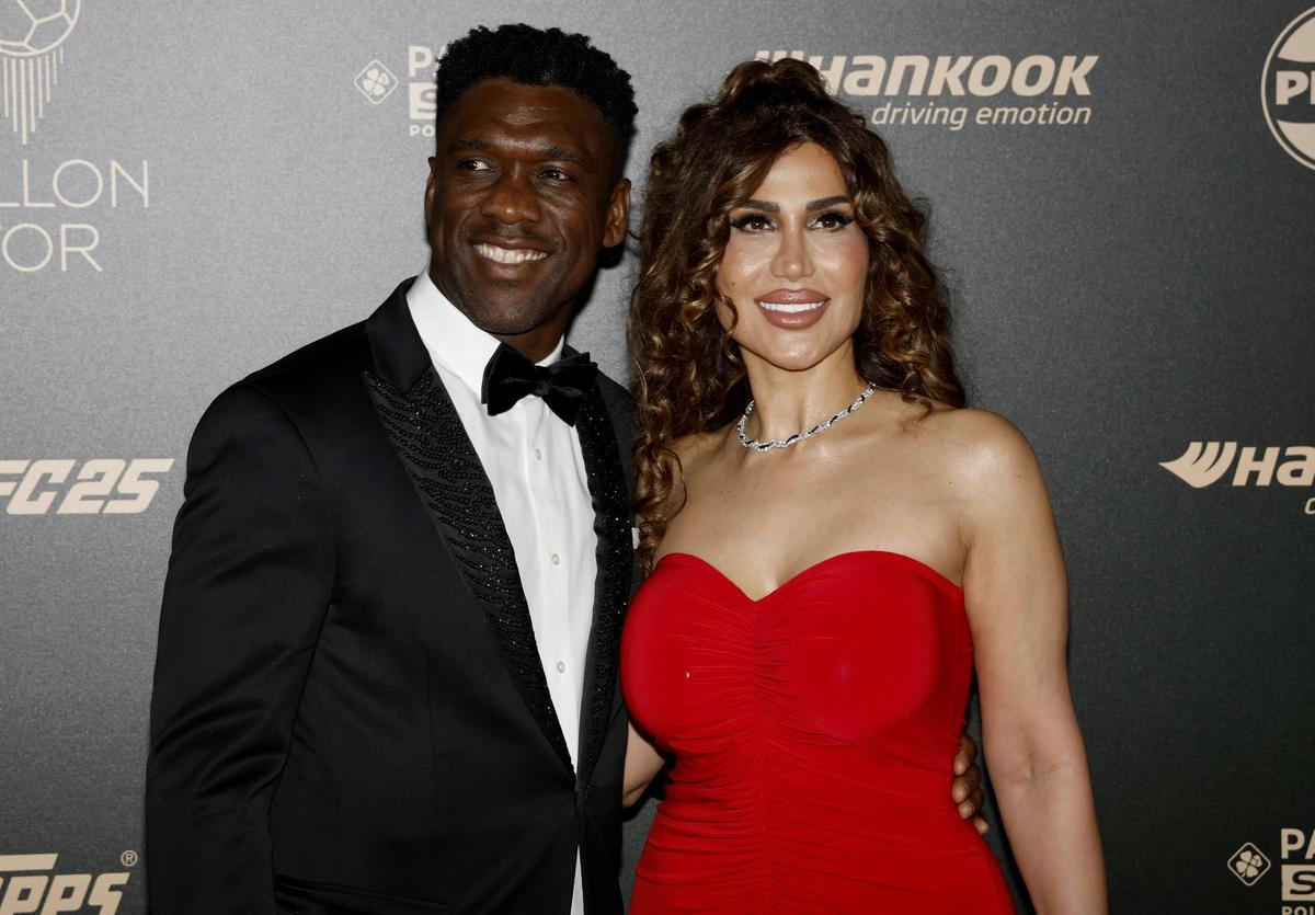 El ex internacional holandés Clarence Seedorf y su esposa Sophia Makramati.