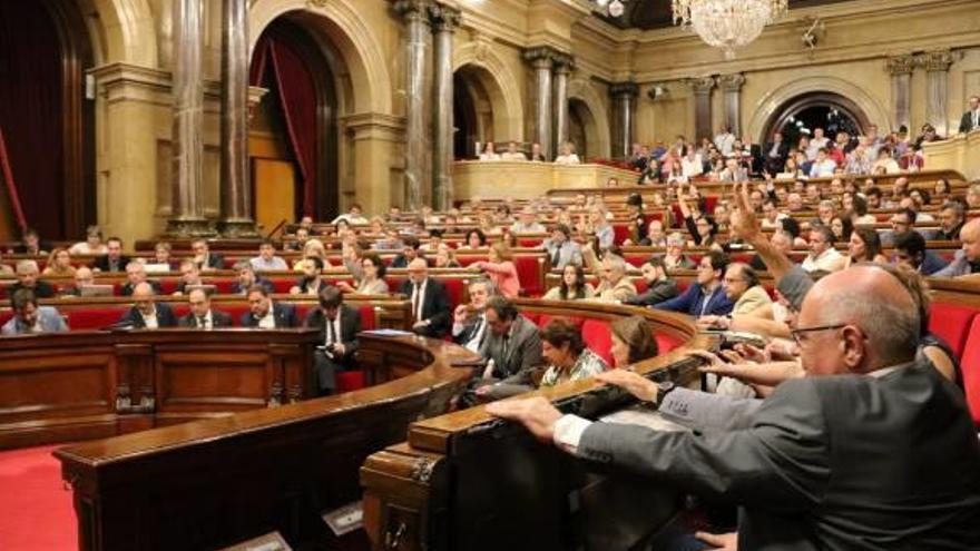 El Parlament al·lega al Constitucional que la suspensió del reglament és «preventiva»