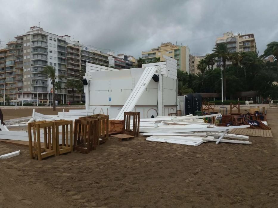 La terraza Kai Lío, una de las más concurridas por el Medusa, tras ser derribada por el viento.