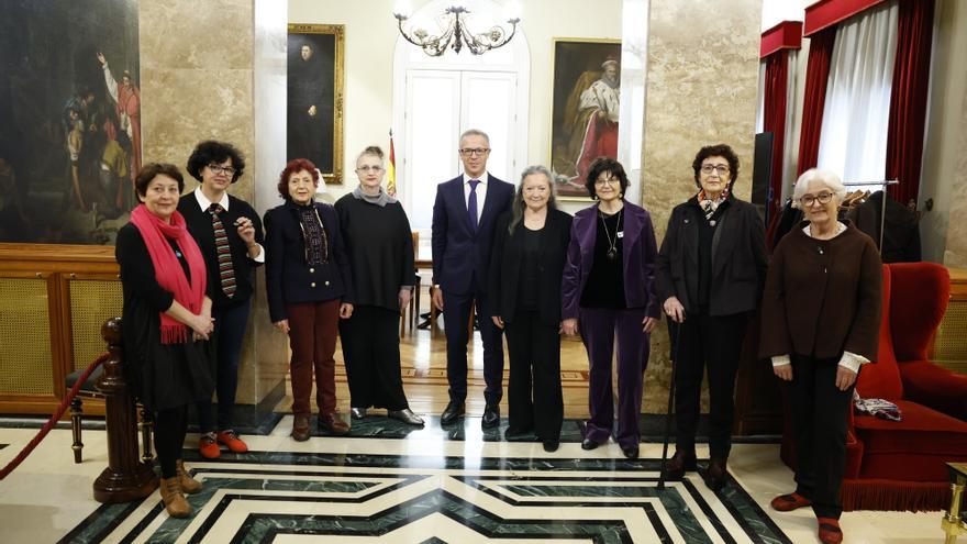 El Senado celebra el 8M con la poesía de la praviana Olvido García Valdés
