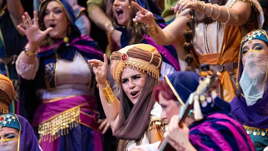 El carnaval también late en los barrios de Sevilla