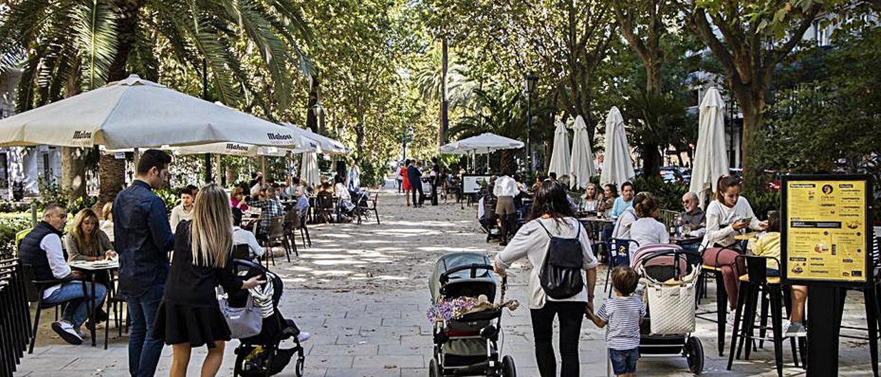 TERRAZA EN LA GLORIETA 
DE mARQUÉS DEL tURIA EL 
MARTES. gERMÁN CABALLERO