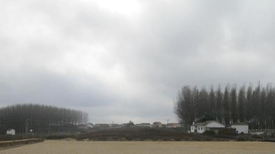 Obras de construcción del nuevo campo de fútbol.