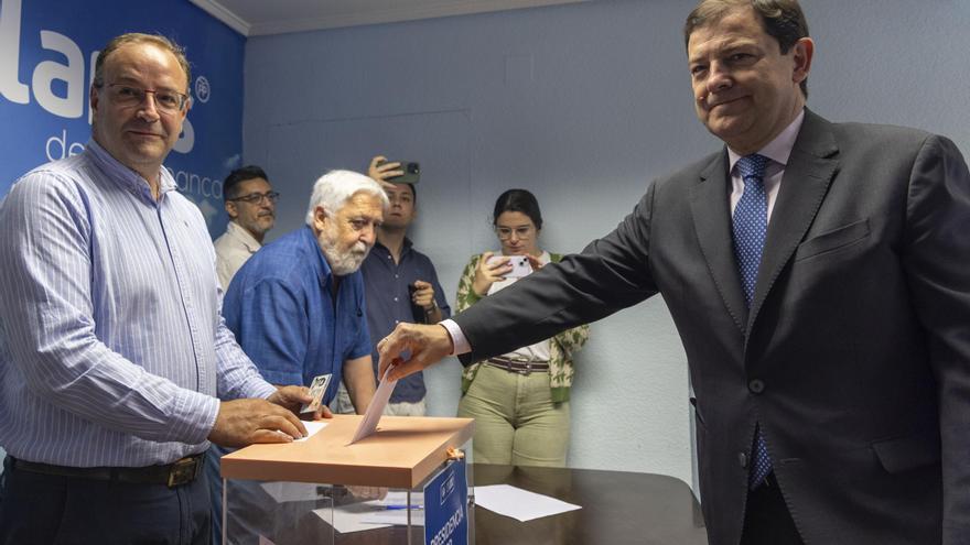 El presidente de Castilla y León insiste en que Sánchez debe dimitir y convocar elecciones