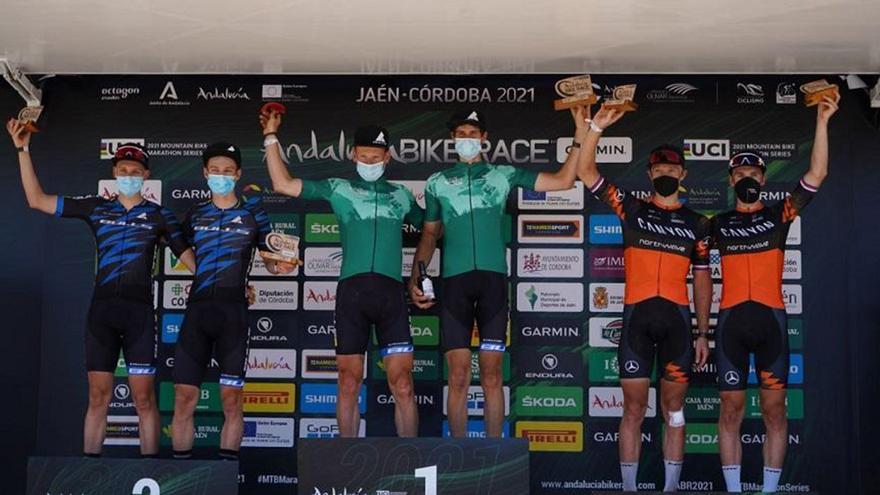 Podio de la Andalucía Bike Race en categoría masculina tras la tercera etapa.