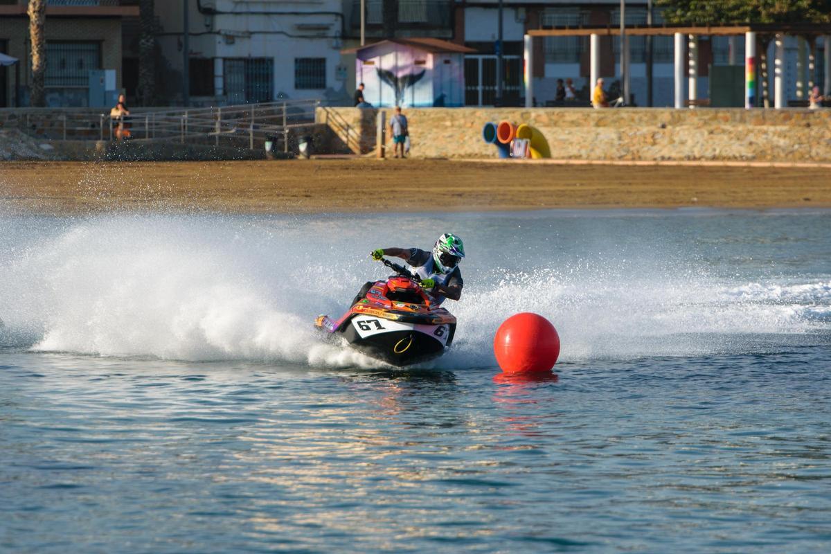 Adrián Albuera, campeón nacional de motonáutica