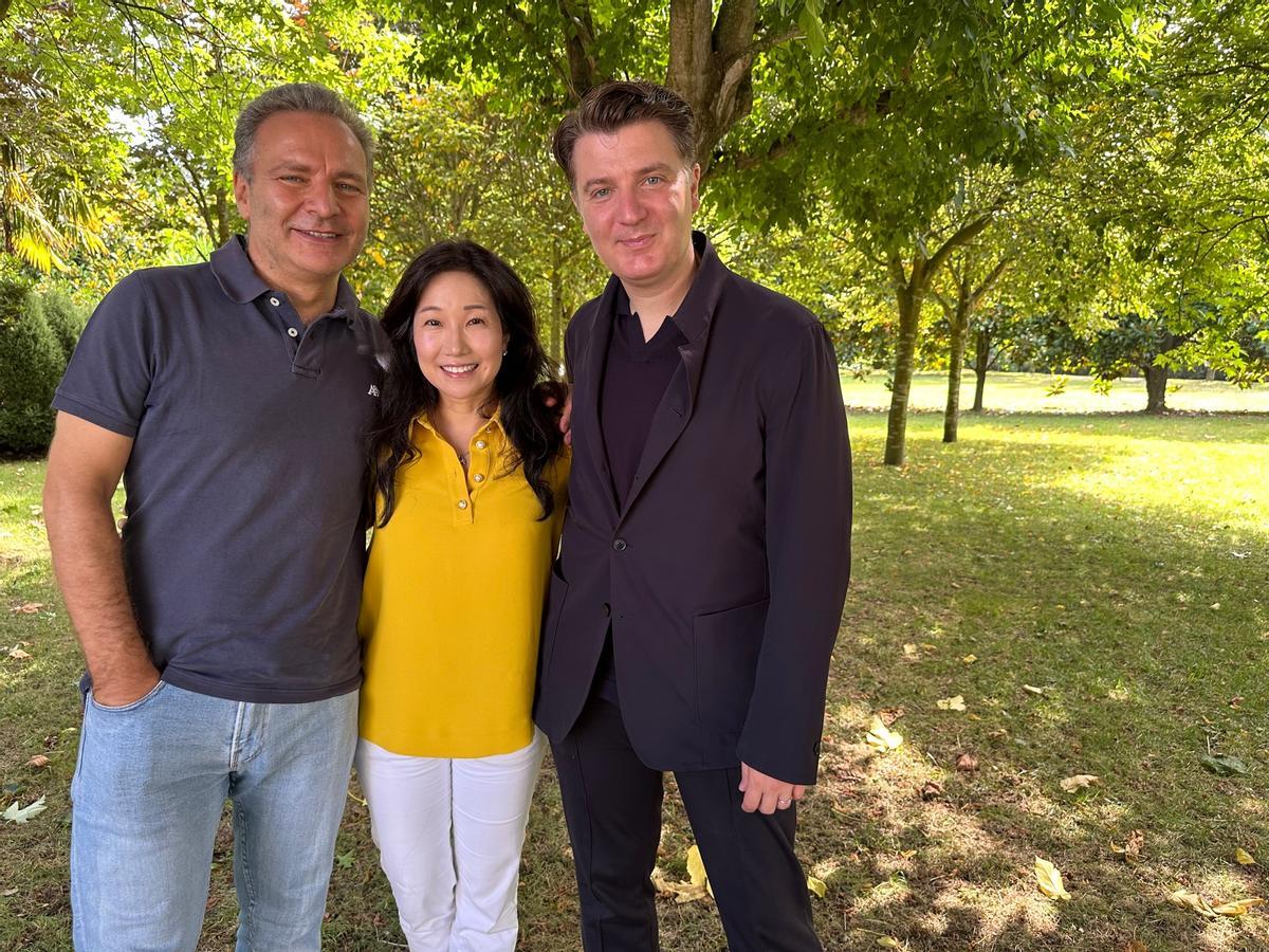 La pareja de pianistas, con Juan Coloma, de la Fundación Reny Picot, organizadora del  Festival Horacio Icasto.