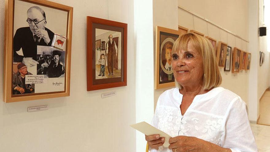 Teresa Benítez, la pasada semana en la exposición sobre El mundo de Brenan en la biblioteca José Moreno Villa de Churriana.