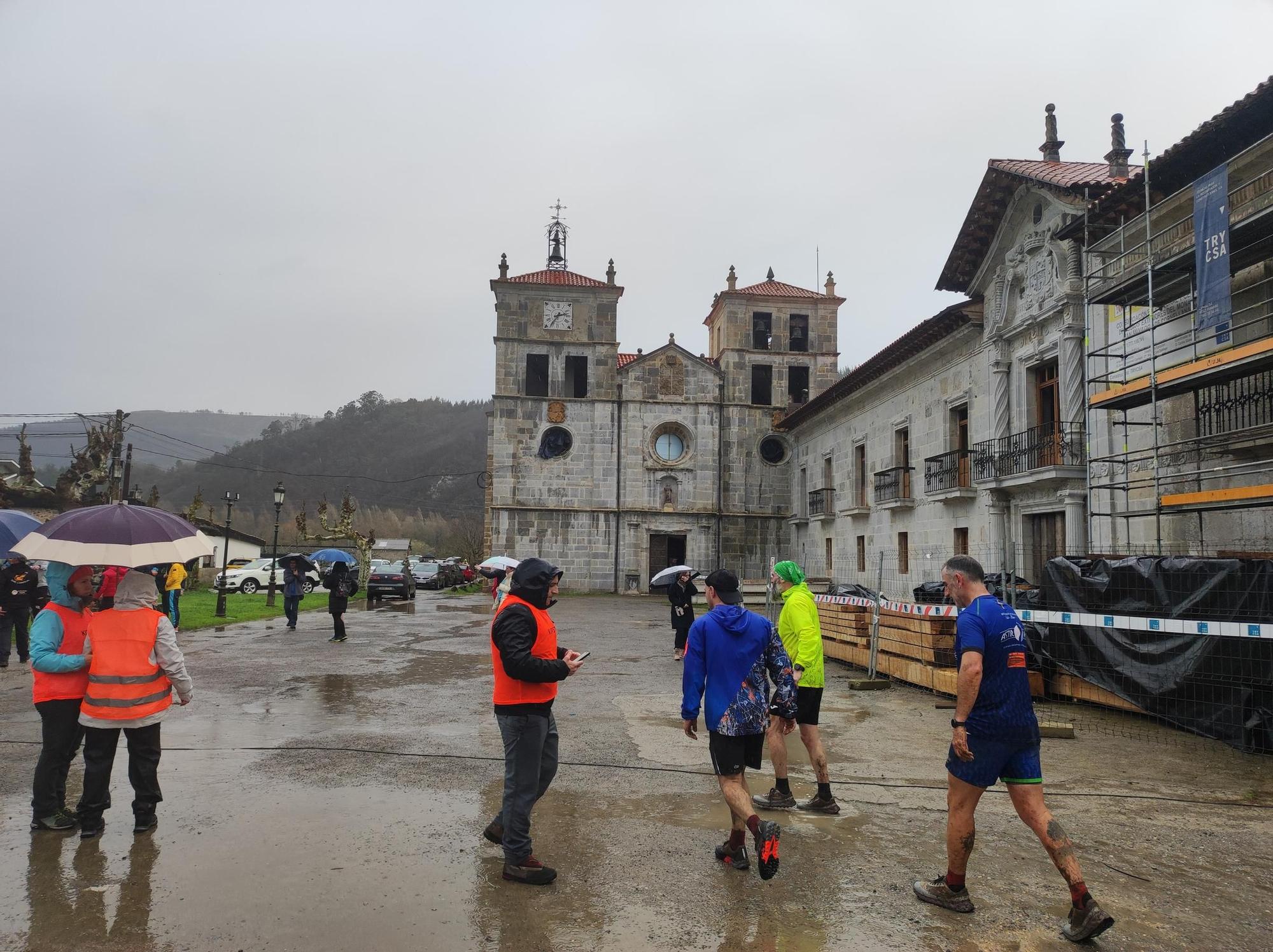 En imágenes: Así fue la cuerta edición de Las Traviesas, con meta en el icónico monasterio de Cornellana