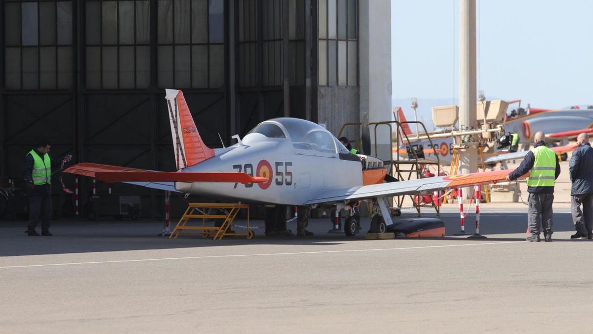 Un avión E-26 Tamiz en la base aérea de San Javier