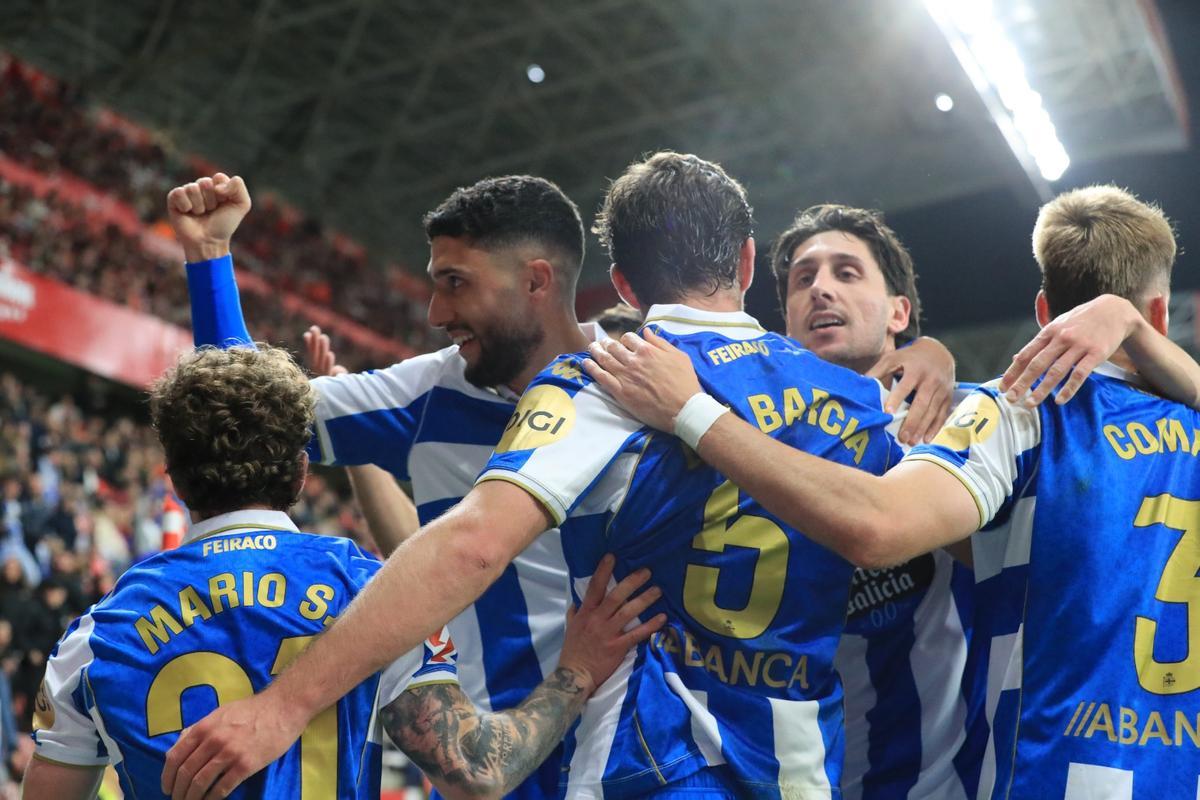 Los jugadores del Dépor celebran el 1-1